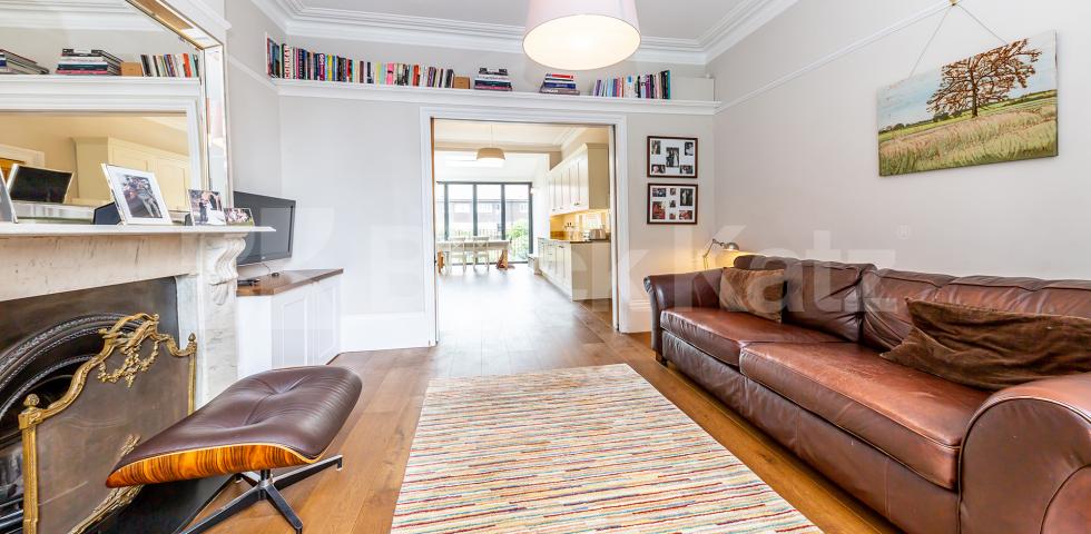 Stunning family home over 4 floors refurbished to a high standard. Hartham Road, Caledonian Road